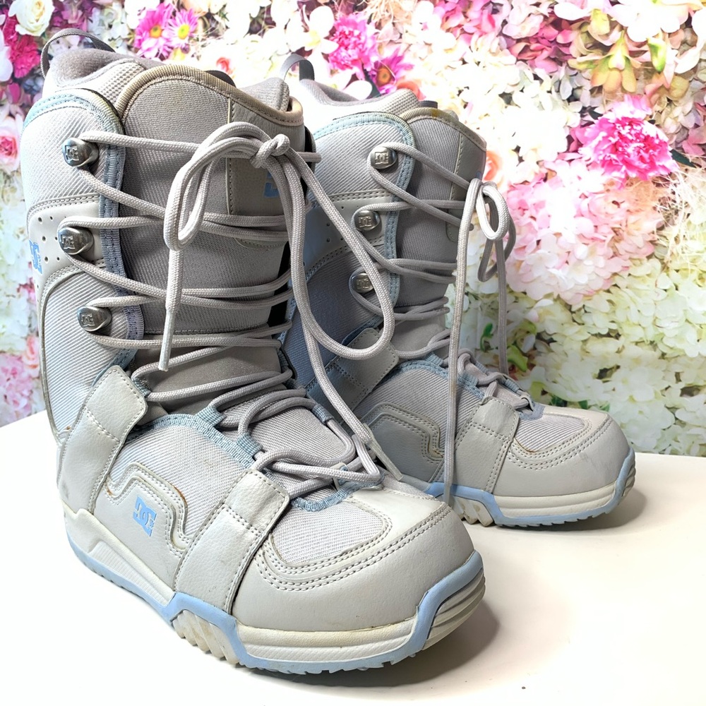 DC shoes snowboard boots